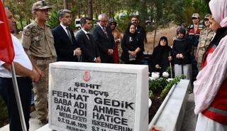 Şehit Baş&ccedil;avuş Ferhat Gedik mezarı başında anıldı