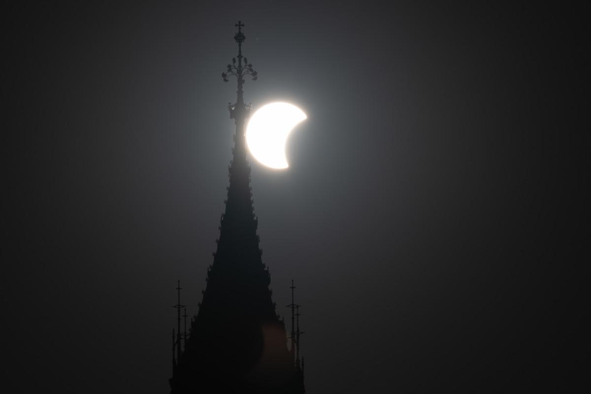 İstanbul da meteor, Avrupa da tam güneş tutulması: İşte görenleri büyüleyen o anların görüntüleri 18