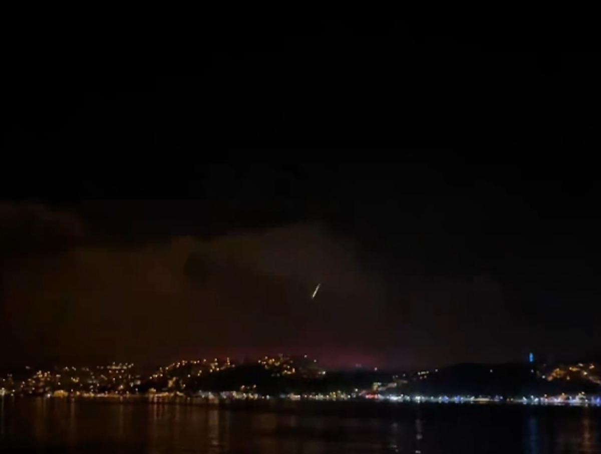 İstanbul da meteor, Avrupa da tam güneş tutulması: İşte görenleri büyüleyen o anların görüntüleri 1