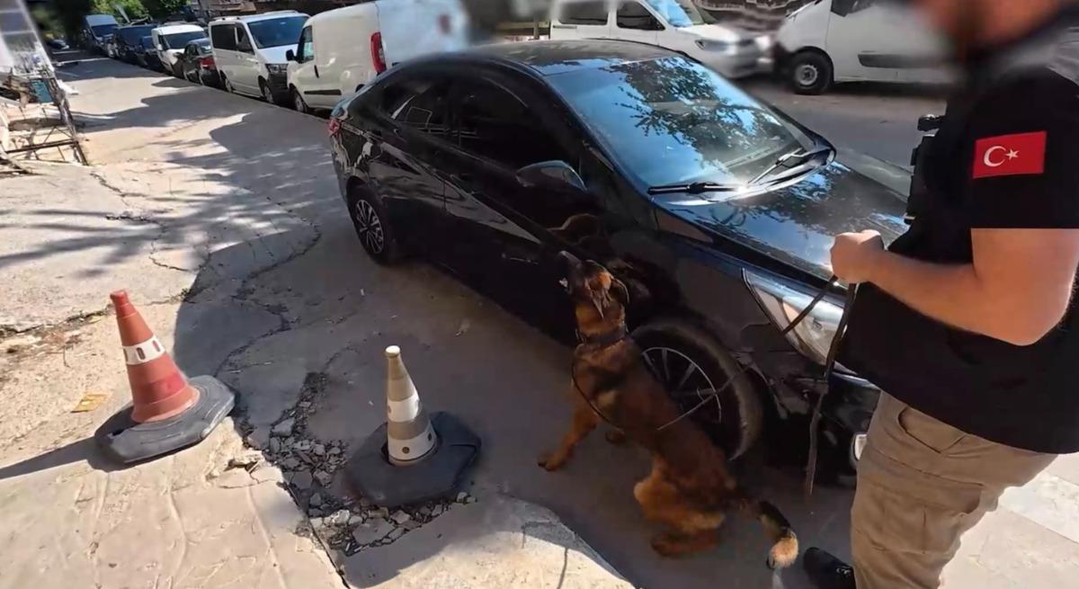 Bebekli uyuşturucu kuryesi skandalı! İstanbul da  pes  dedirten g&ouml;r&uuml;nt&uuml;ler 9