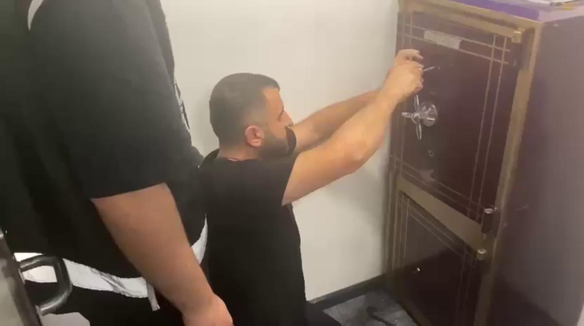Tomar tomar paralar kilitli kasadan çıktı! Alihan Kuriş suç örgütüne operasyonda dudak uçuklatan görüntüler 1