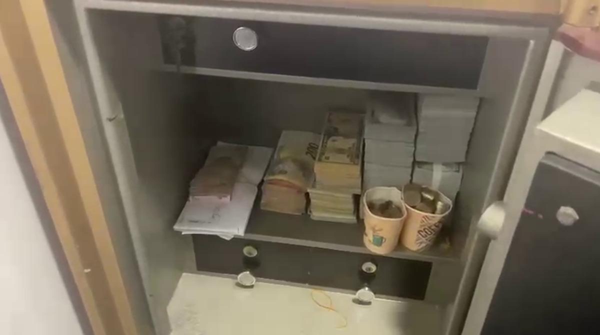 Tomar tomar paralar kilitli kasadan çıktı! Alihan Kuriş suç örgütüne operasyonda dudak uçuklatan görüntüler 2