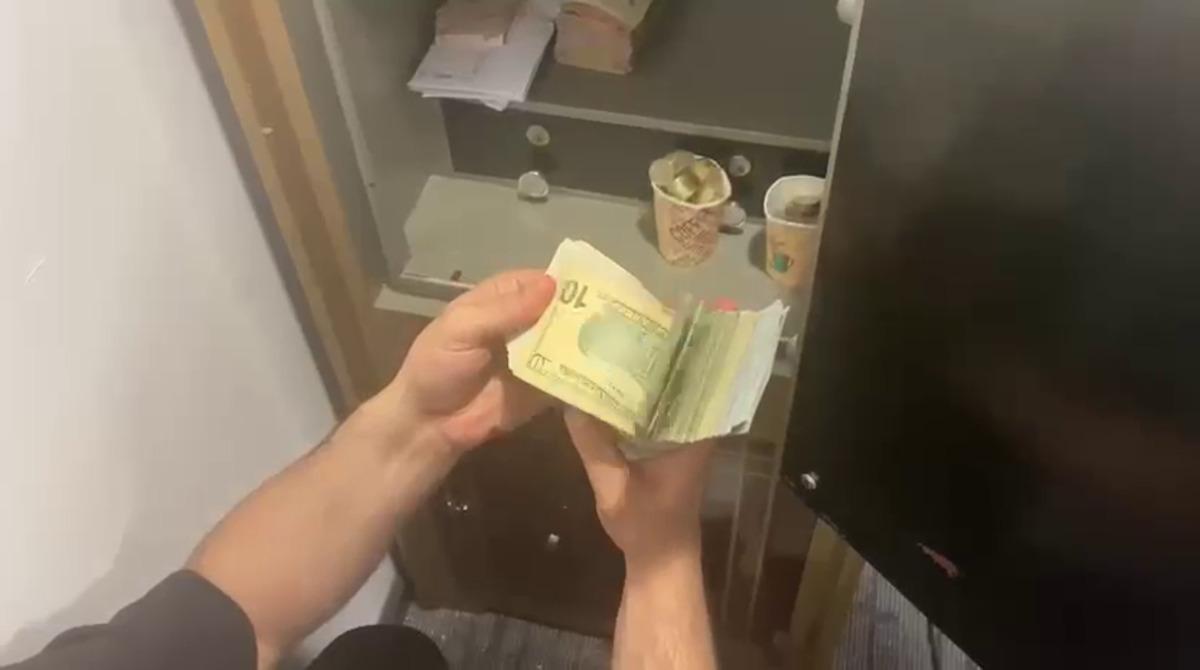 Tomar tomar paralar kilitli kasadan çıktı! Alihan Kuriş suç örgütüne operasyonda dudak uçuklatan görüntüler 4