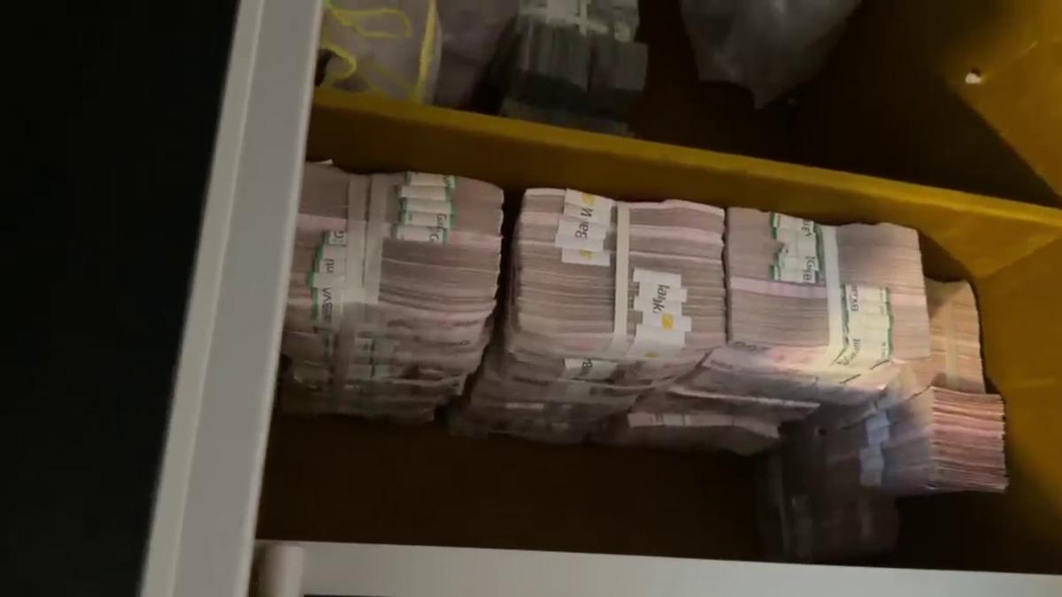 Tomar tomar paralar kilitli kasadan çıktı! Alihan Kuriş suç örgütüne operasyonda dudak uçuklatan görüntüler 9