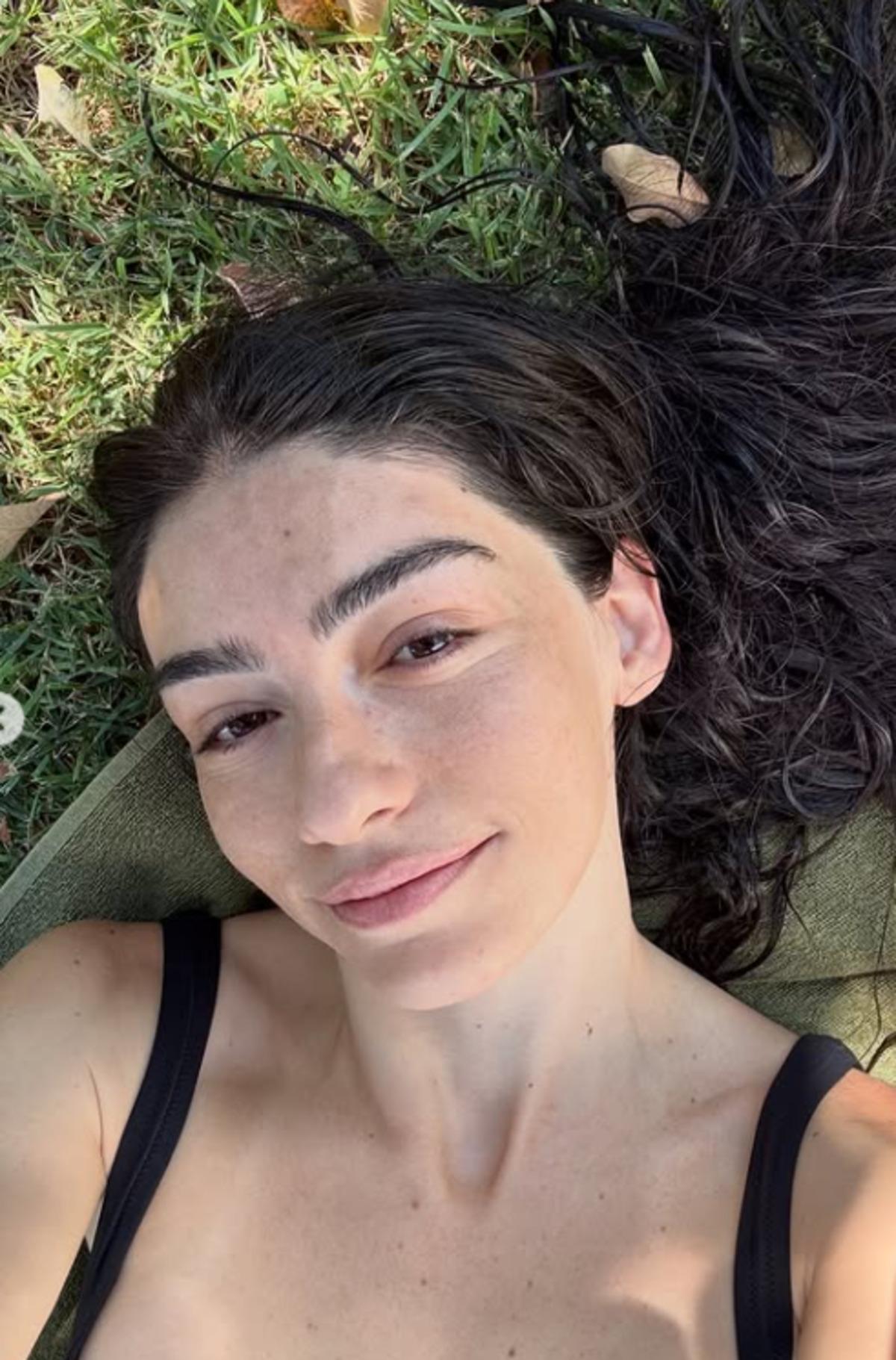 Hazar Ergüçlü tatile doymuyor! Bikini pozlarına beğeni yağdı 2