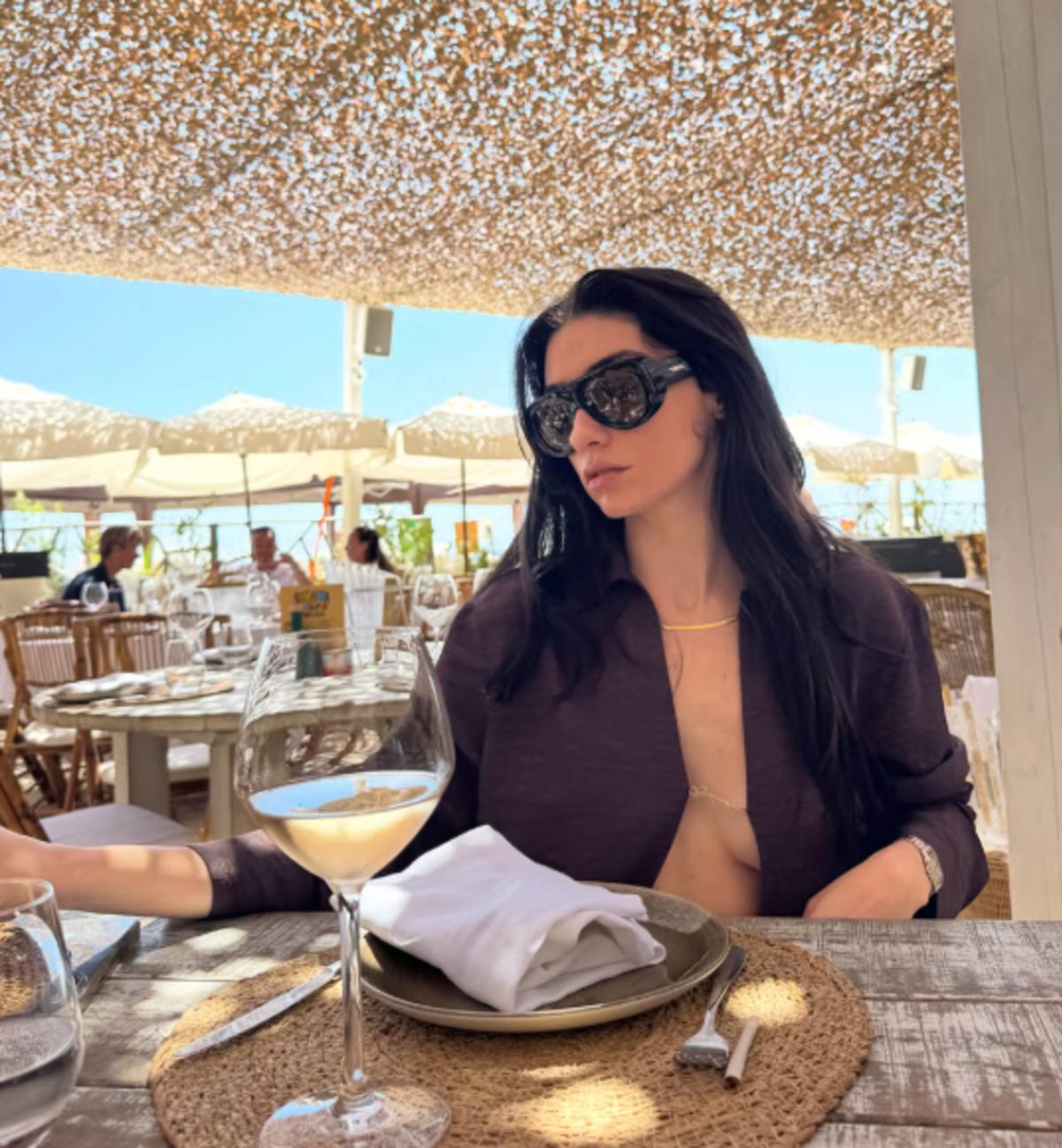 Hazar Ergüçlü tatile doymuyor! Bikini pozlarına beğeni yağdı 3