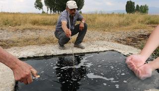 Yerin altından kaynayarak fışkırıyor: Tende şifa, ateşte alev sa&ccedil;ıyor