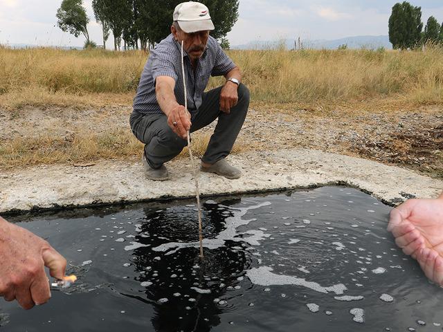 Yerin altından kaynayarak fışkırıyor: Tende şifa, ateşte alev sa&ccedil;ıyor