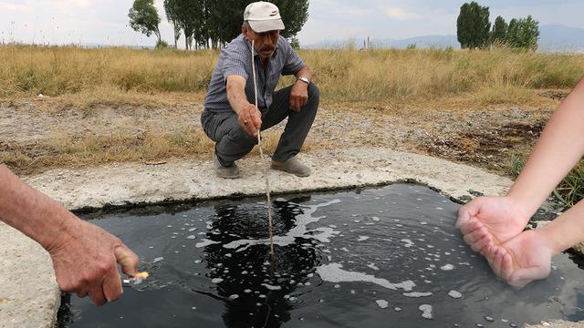 Yerin altından kaynar su fışkırıyor: Tende şifa, ateşte alev saçıyor