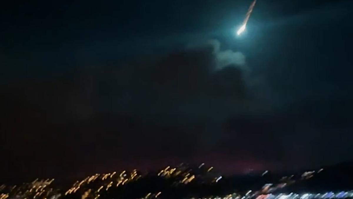 İstanbul Boğazı na meteor yağdı! Görüntüler sosyal medyada olay oldu 2