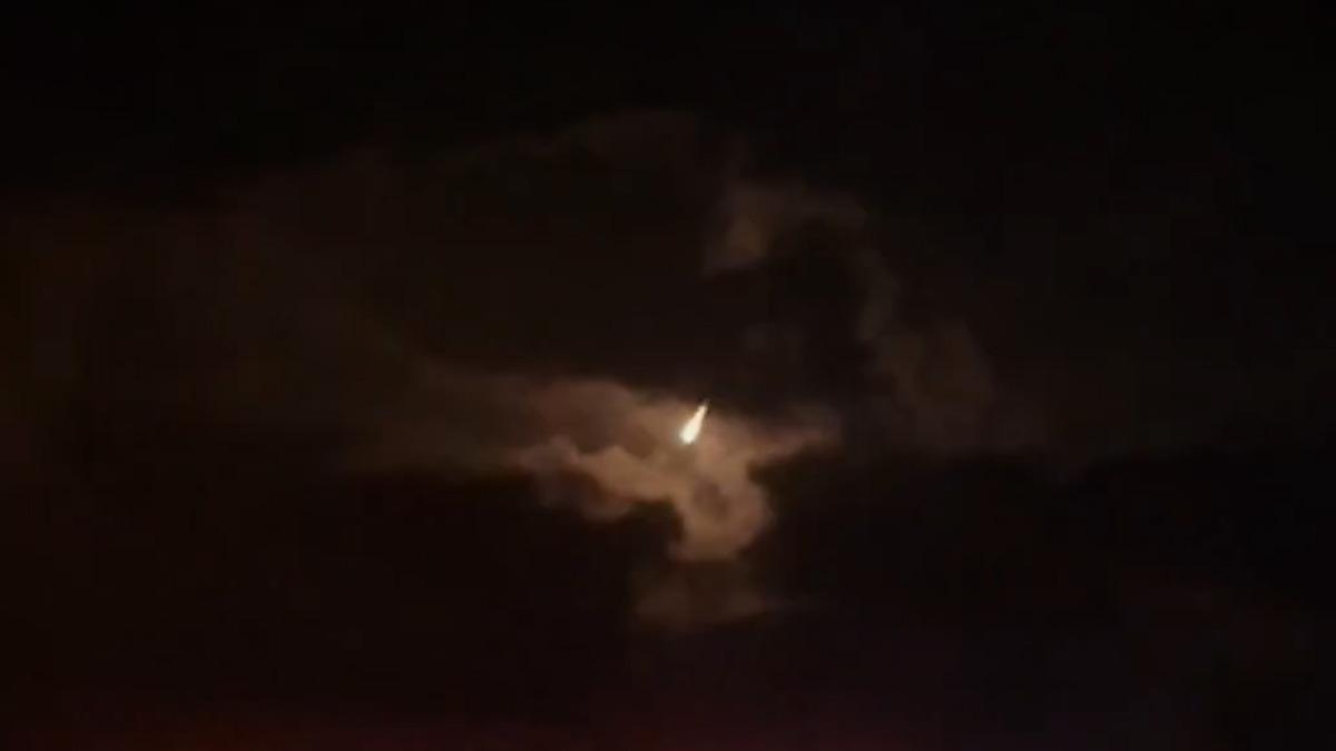 İstanbul Boğazı na meteor yağdı! Görüntüler sosyal medyada olay oldu 3