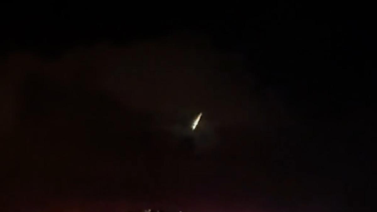 İstanbul Boğazı na meteor yağdı! Görüntüler sosyal medyada olay oldu 5