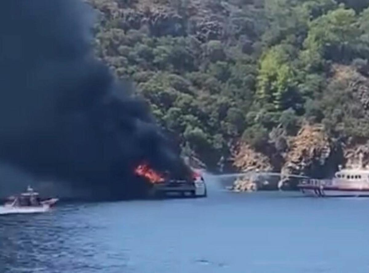 Gezi teknesinde yangın! 115 yolcu suya atladı 5