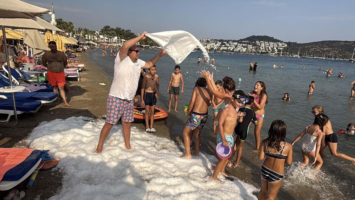 Kum değil buz plajı! Bodrum da ezber bozan manzara 4