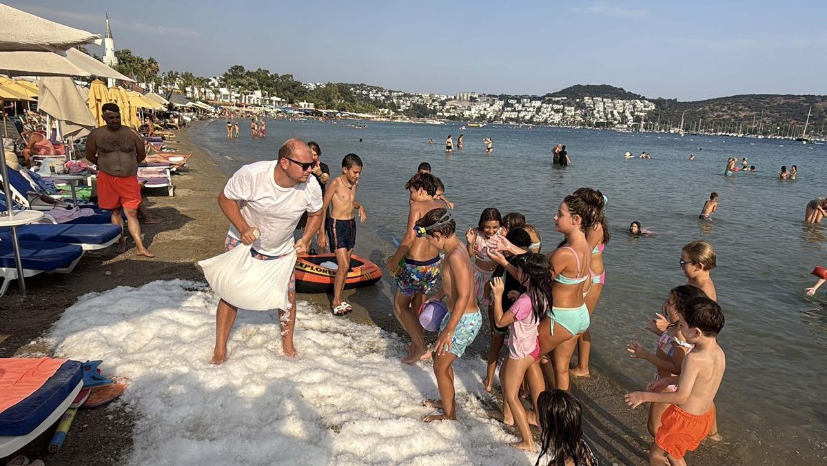 Kum değil buz plajı! Bodrum da ezber bozan manzara 1