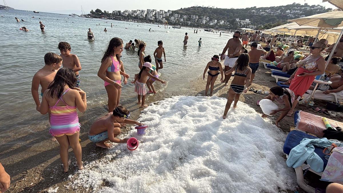 Kum değil buz plajı! Bodrum da ezber bozan manzara 2