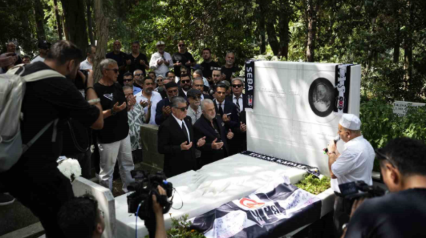 S&uuml;leyman Seba, vefatının 12. yıl d&ouml;n&uuml;m&uuml;nde kabri başında anıldı