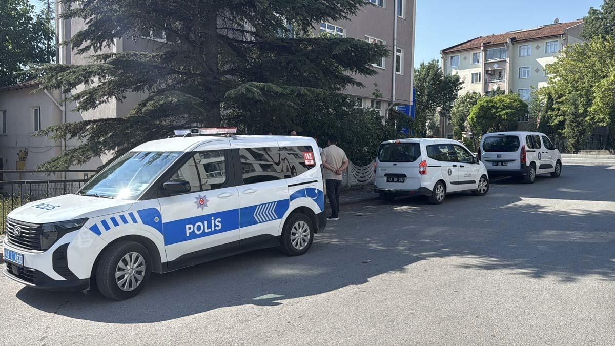 Emekli profes&ouml;r&uuml;n evlerinde şoke eden manzara! Komşular dayanamadı, ekipler girdi 8