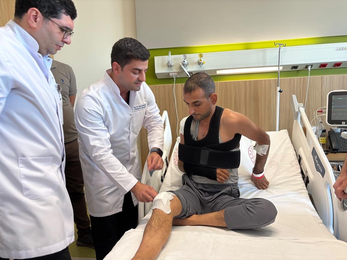 Omuzundaki ağrıya &ccedil;are dizinden geldi! Doktorların yaptığı operasyon şaşırttı 1