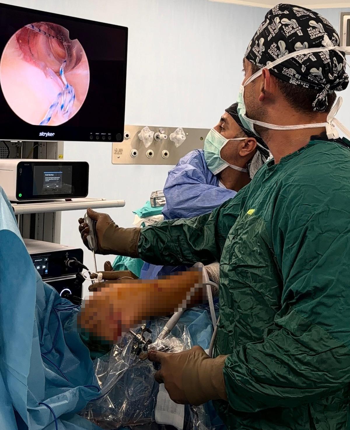 Omuzundaki ağrıya &ccedil;are dizinden geldi! Doktorların yaptığı operasyon şaşırttı 2