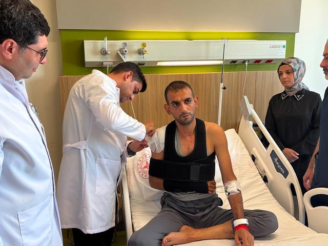 Omuzundaki ağrıya &ccedil;are dizinden geldi! 