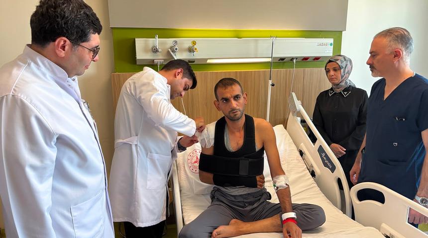 Omuzundaki ağrıya &ccedil;are dizinden geldi! Doktorların yaptığı operasyon şaşırttı