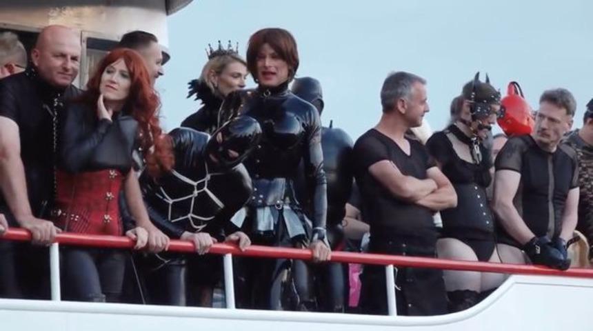 Deri kıyafetleriyle katıldılar! Dünyanın en büyük yüzen fetiş seks festivali