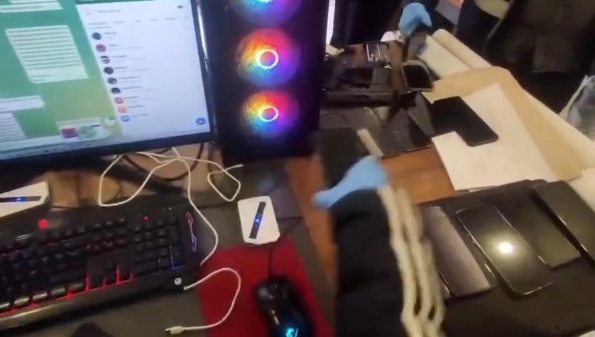Rojin Kabaiş in babası şikayetçi oldu! "Geri çek yoksa Rojin in yanına gidersin" 4
