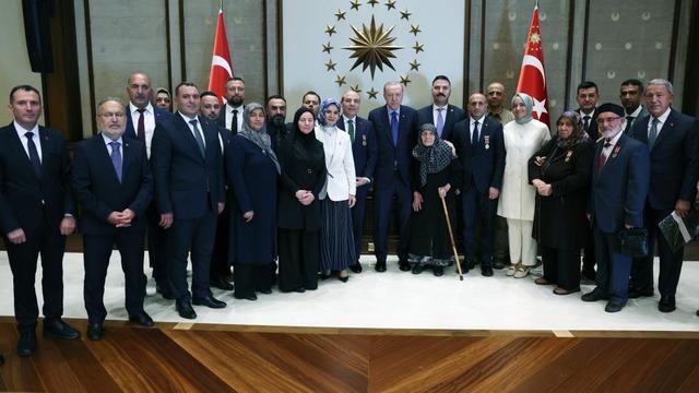 Cumhurbaşkanı Erdoğan, Cumhurbaşkanlığı Külliyesi'nde şehit ailelerini kabul etti