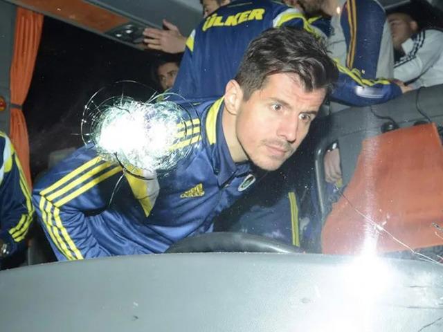 Adalet Bakanı Akın G&uuml;rlek'ten Fenerbah&ccedil;e otob&uuml;s&uuml; saldırısı a&ccedil;ıklaması! "4 kişi yakalandı, 1 kişi firari..."