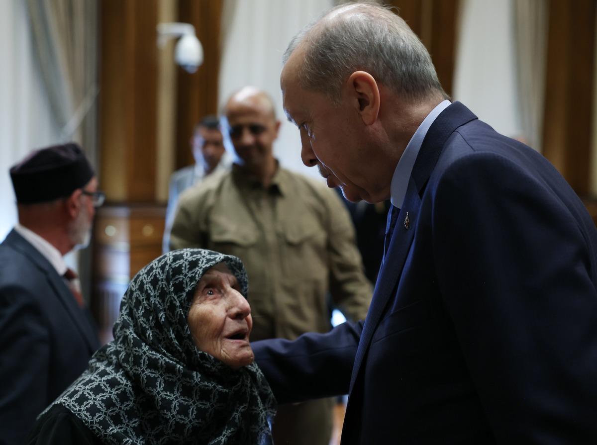 Cumhurbaşkanı Erdoğan şehit aileleri ve gazileri kabul etti! "Türkiye’yi bu sıkıntıdan ebediyen kurtaracağız" 2