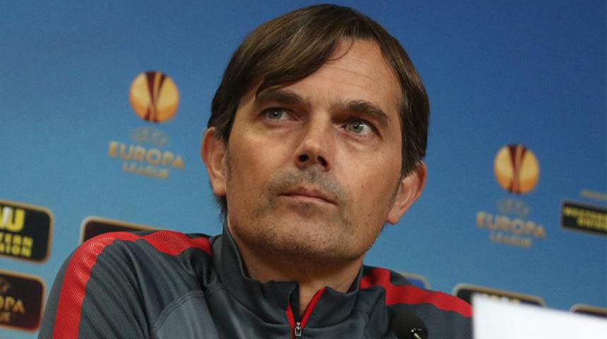 Fenerbahçe'de Cocu basının karşısına çıkıyor