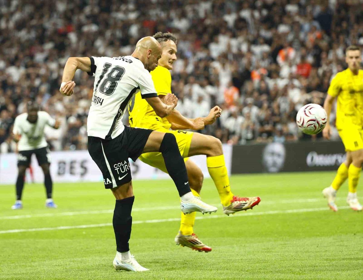 (Özet) Beşiktaş - Hradec Kralove Maçı Özeti ve Tüm Önemli Anları 1