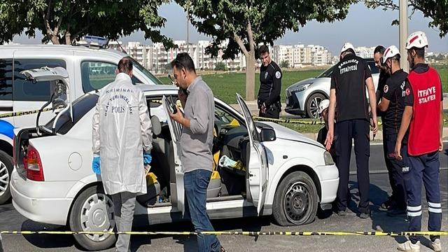 Kırmızı ışıkta kanlı pusu! Otomobildekilere silahlı saldırıda 1 kişi öldü 2 kişi yaralandı