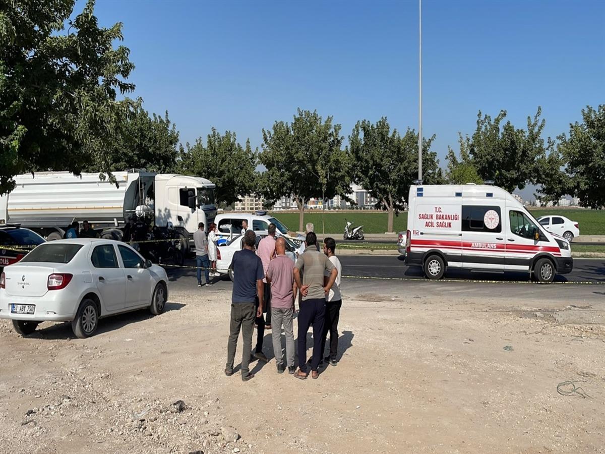 Kırmızı ışıkta kanlı pusu! Otomobildekilere silahlı saldırıda 1 kişi öldü 2 kişi yaralandı 1