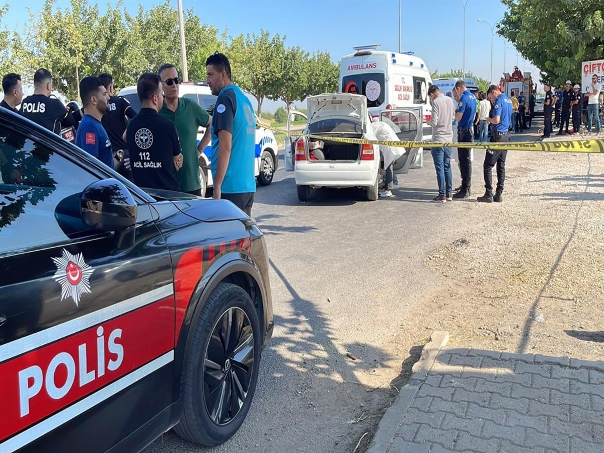 Kırmızı ışıkta kanlı pusu! Otomobildekilere silahlı saldırıda 1 kişi öldü 2 kişi yaralandı 3