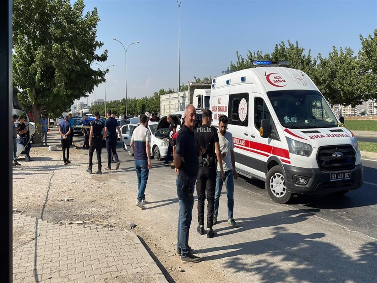 Kırmızı ışıkta kanlı pusu! Otomobildekilere silahlı saldırıda 1 kişi öldü 2 kişi yaralandı 5