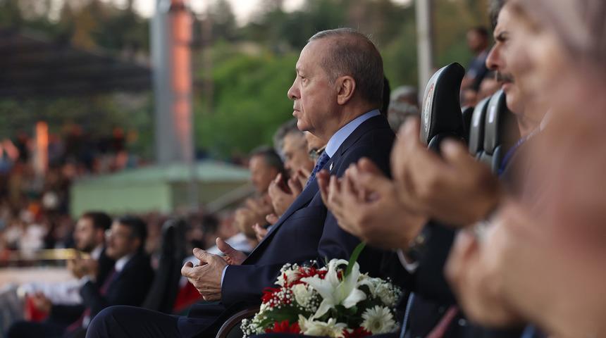 Erdoğan'ın yapacağı 'tarihi konuşma' bug&uuml;n! AK Parti, 25 yaşında...
