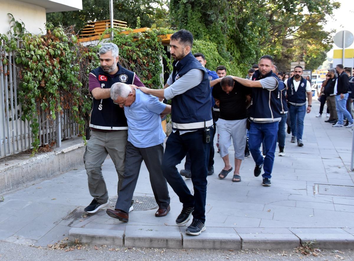 Cesedi par&ccedil;alara ayırıp, 10 yıl buzdolabında saklamışlar 1
