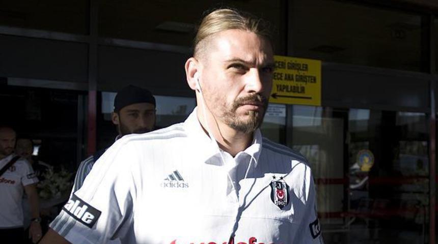 Ersan G&uuml;l&uuml;m, Twitter profiline "Beşiktaş futbolcusu" yazdı!