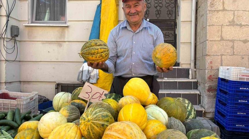 Tavşanlı&rsquo;nın meşhur Kışlademirli kavunu pazara indi
