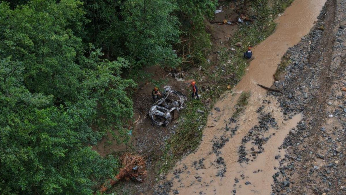 Giresun&rsquo;daki sel felaketi b&uuml;y&uuml;yor: Keşap&rsquo;ta 2 kişi kayıp 4