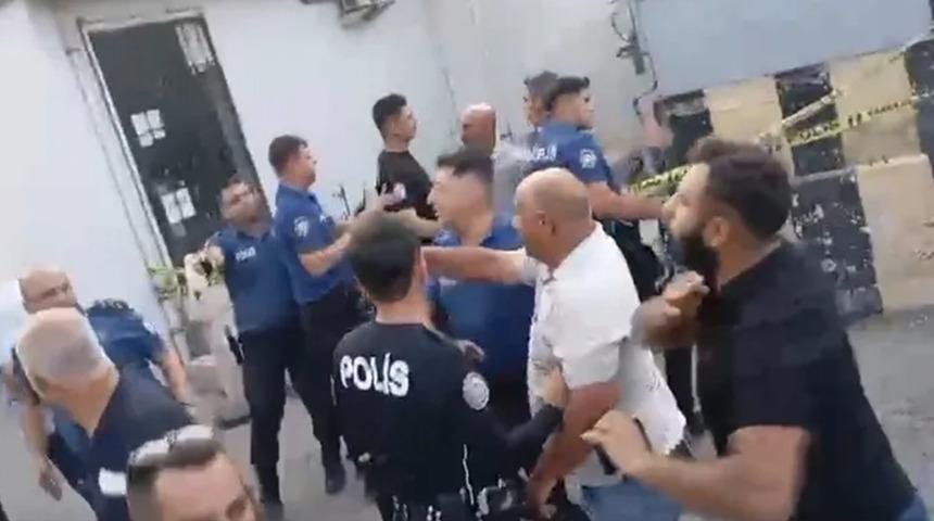 Mahalle ayağa kalktı! Engelli kızı ka&ccedil;ırıp tecav&uuml;z ettiler: Boyacı, sucu, berber g&ouml;zaltına alındı