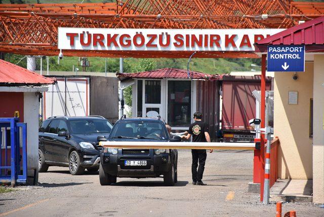 Posof G&uuml;mr&uuml;k ve N&uuml;fus M&uuml;d&uuml;rl&uuml;ğ&uuml; ne operasyon: 9 g&ouml;zaltı 2