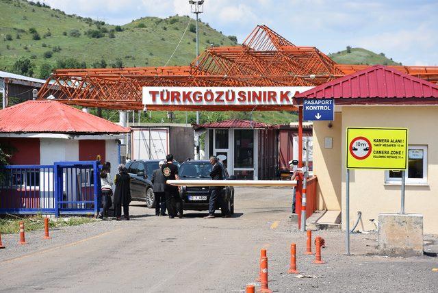 Posof G&uuml;mr&uuml;k ve N&uuml;fus M&uuml;d&uuml;rl&uuml;ğ&uuml; ne operasyon: 9 g&ouml;zaltı 3