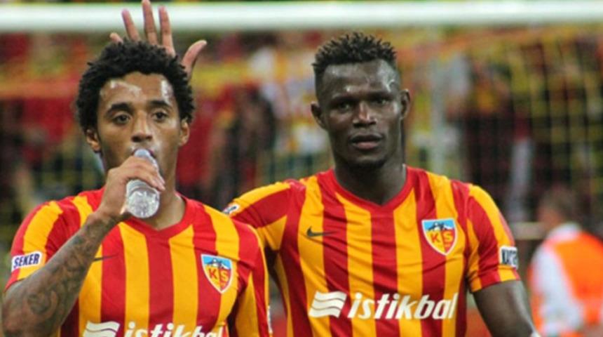 Bursaspor Mbokani ve Badji transferlerini bitirmek &uuml;zere!