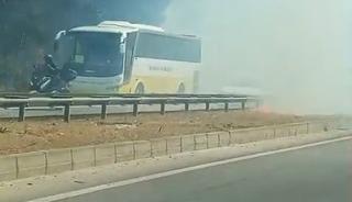 Anız yangını, trafikte aksamaya neden oldu