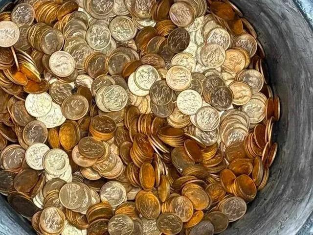 Tadilat sırasında buldular! Duvardan servet &ccedil;ıktı