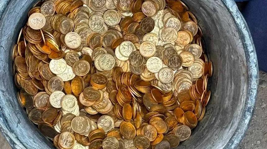 Tadilat sırasında buldular! Duvardan servet &ccedil;ıktı