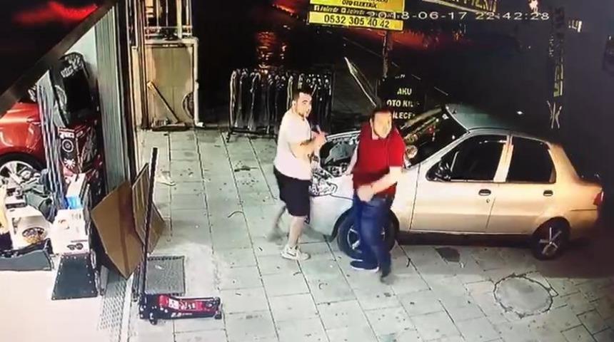 İstanbul'da kontrolden çıkan araç iş yerine daldı! Ölümden kıl payı kurtuldular